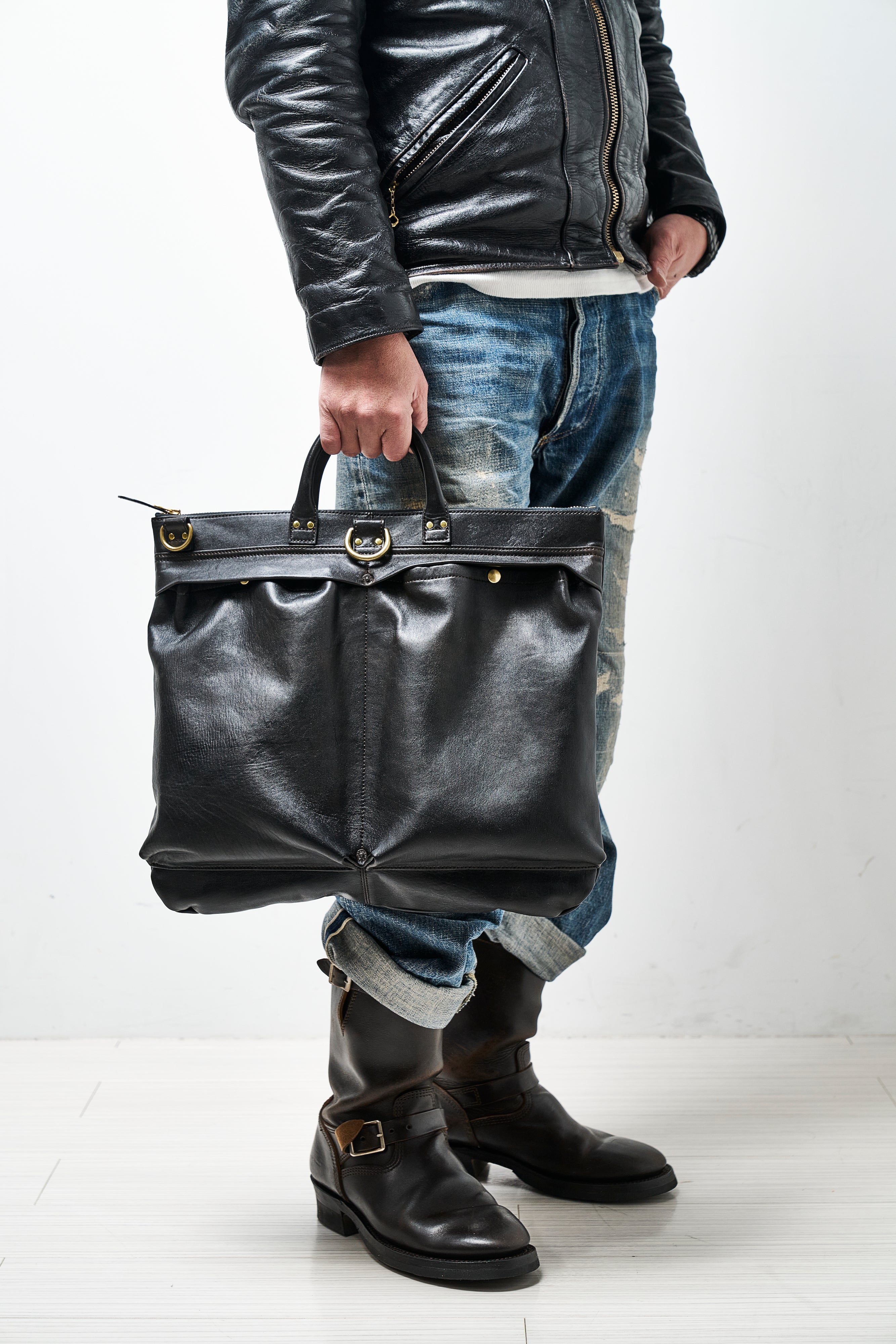 池田工芸 × Lightning 純国産「茶芯」ホースハイド T-Core Leather Lover Helmet Bag【公式オンライン限定】