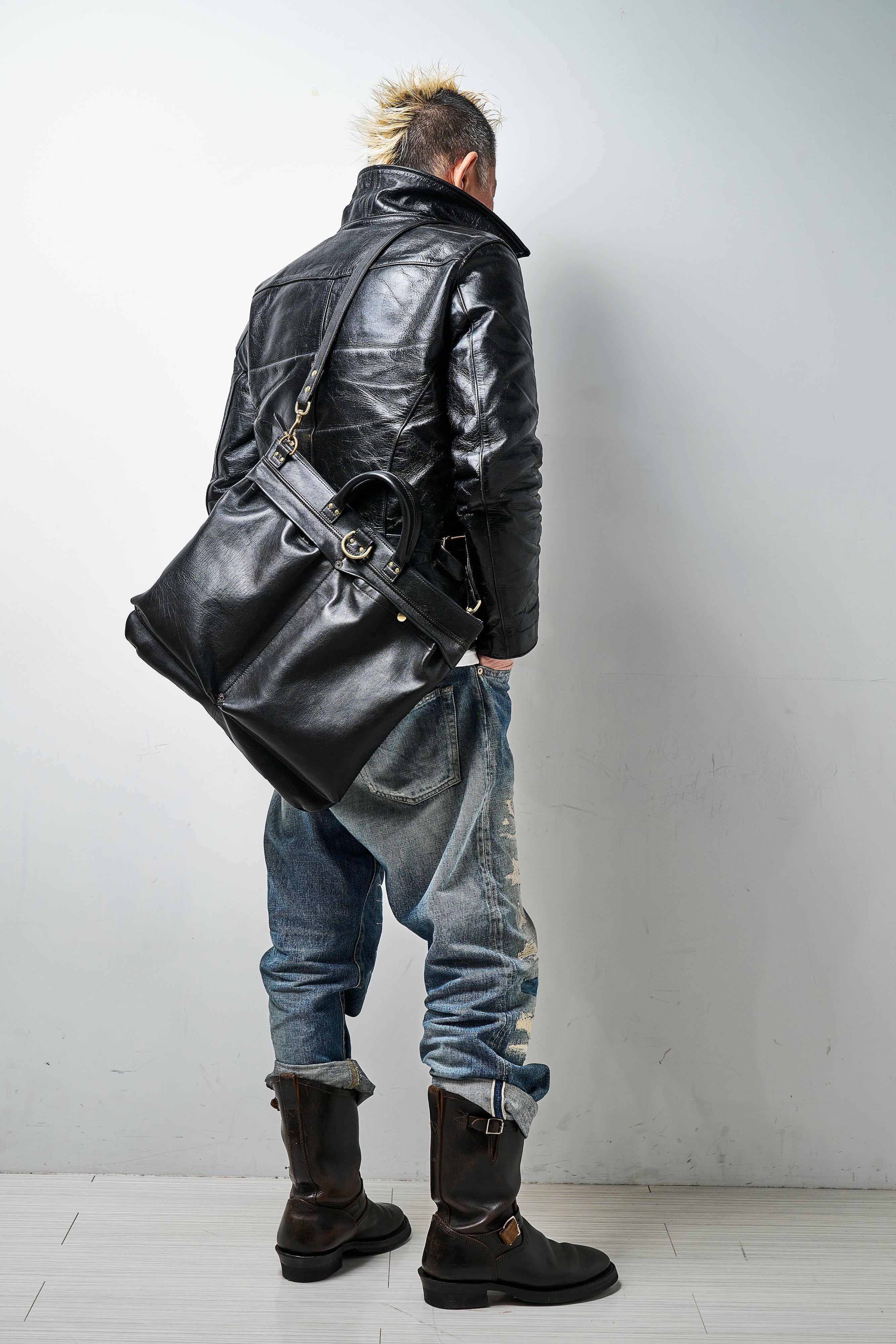 池田工芸 × Lightning 純国産「茶芯」ホースハイド T-Core Leather Lover Helmet Bag【公式オンライン限定】