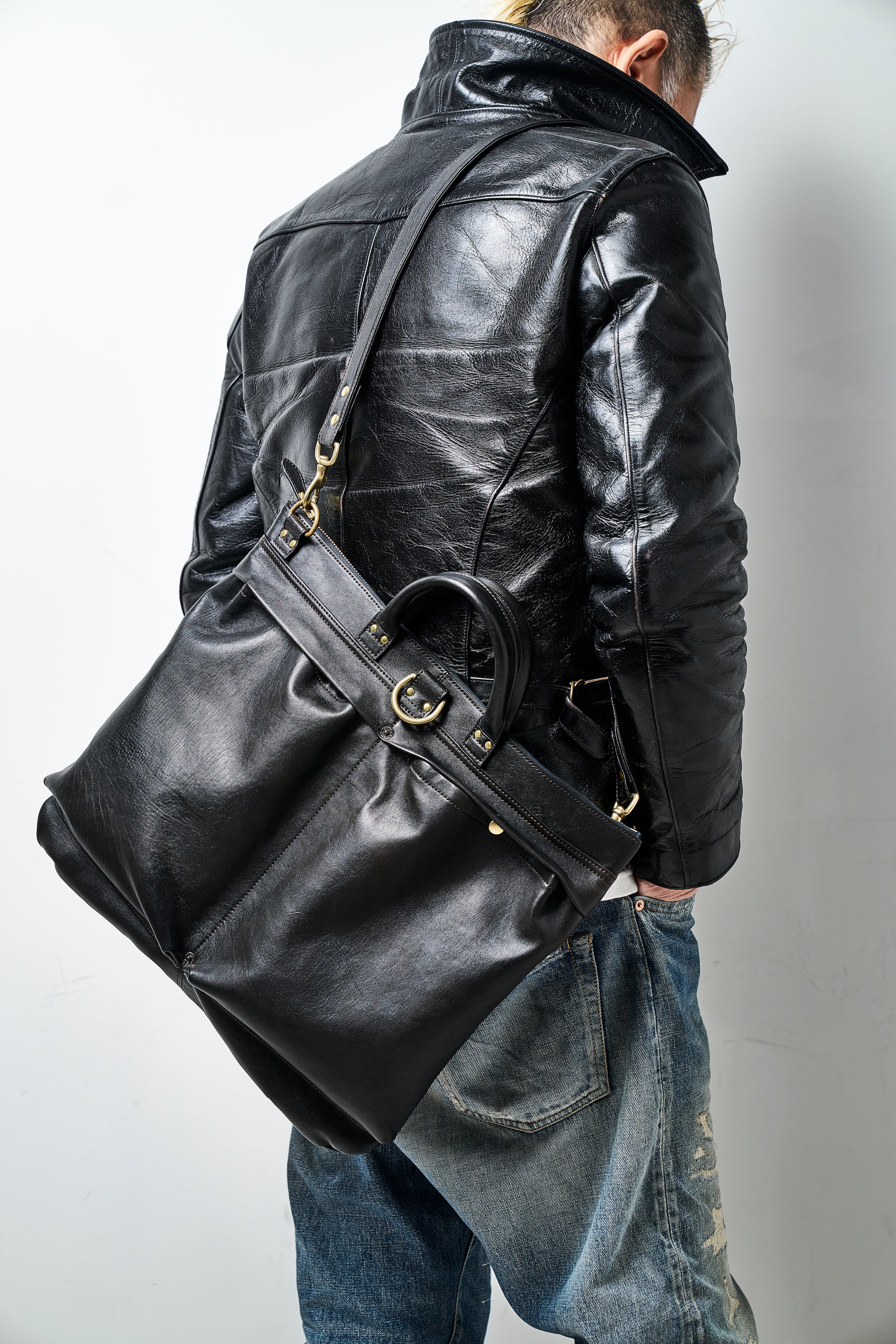 池田工芸 × Lightning 純国産「茶芯」ホースハイド T-Core Leather Lover Helmet Bag【公式オンライン限定】