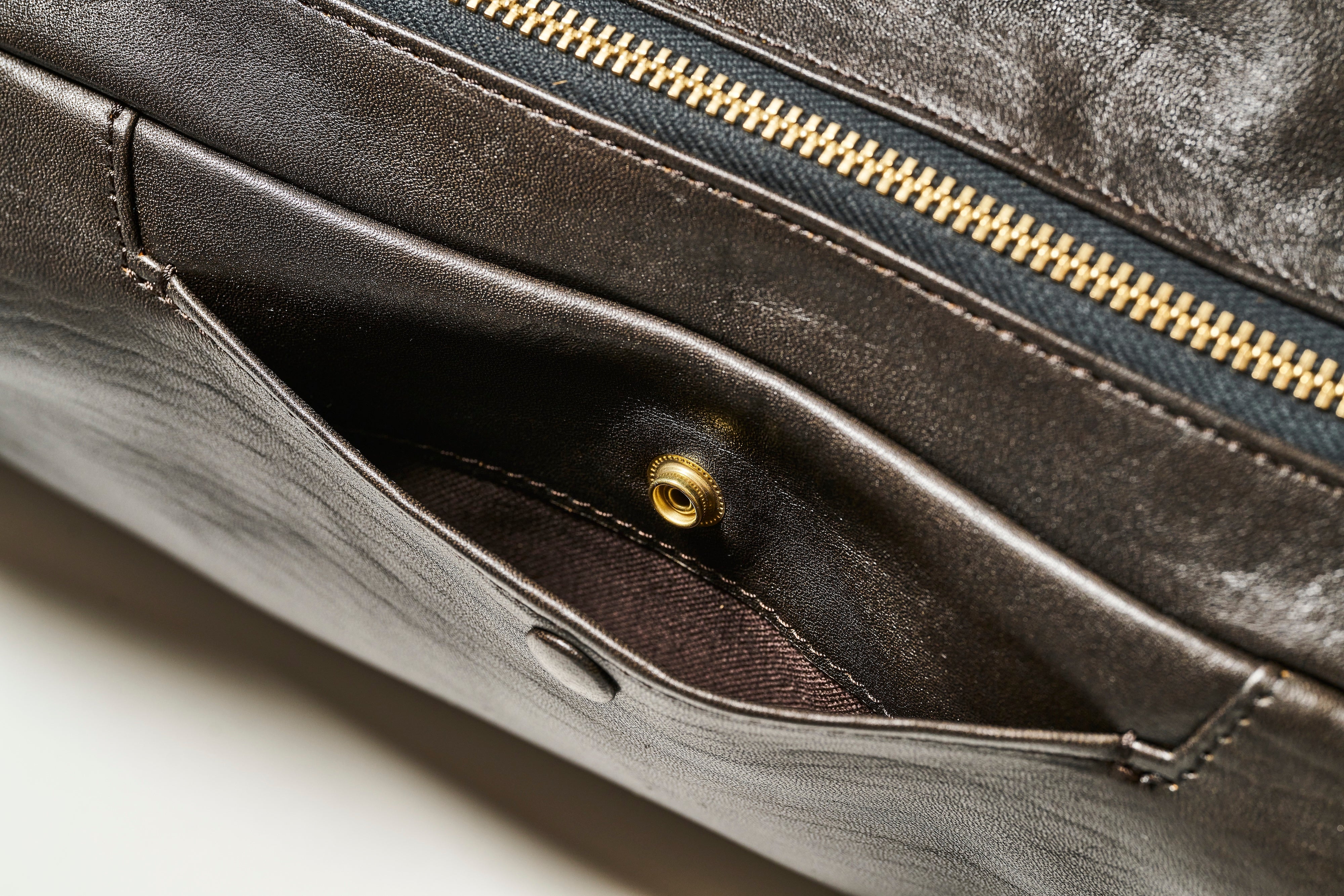 池田工芸 × Lightning 純国産「茶芯」ホースハイド バディバッグ【公式オンライン限定】