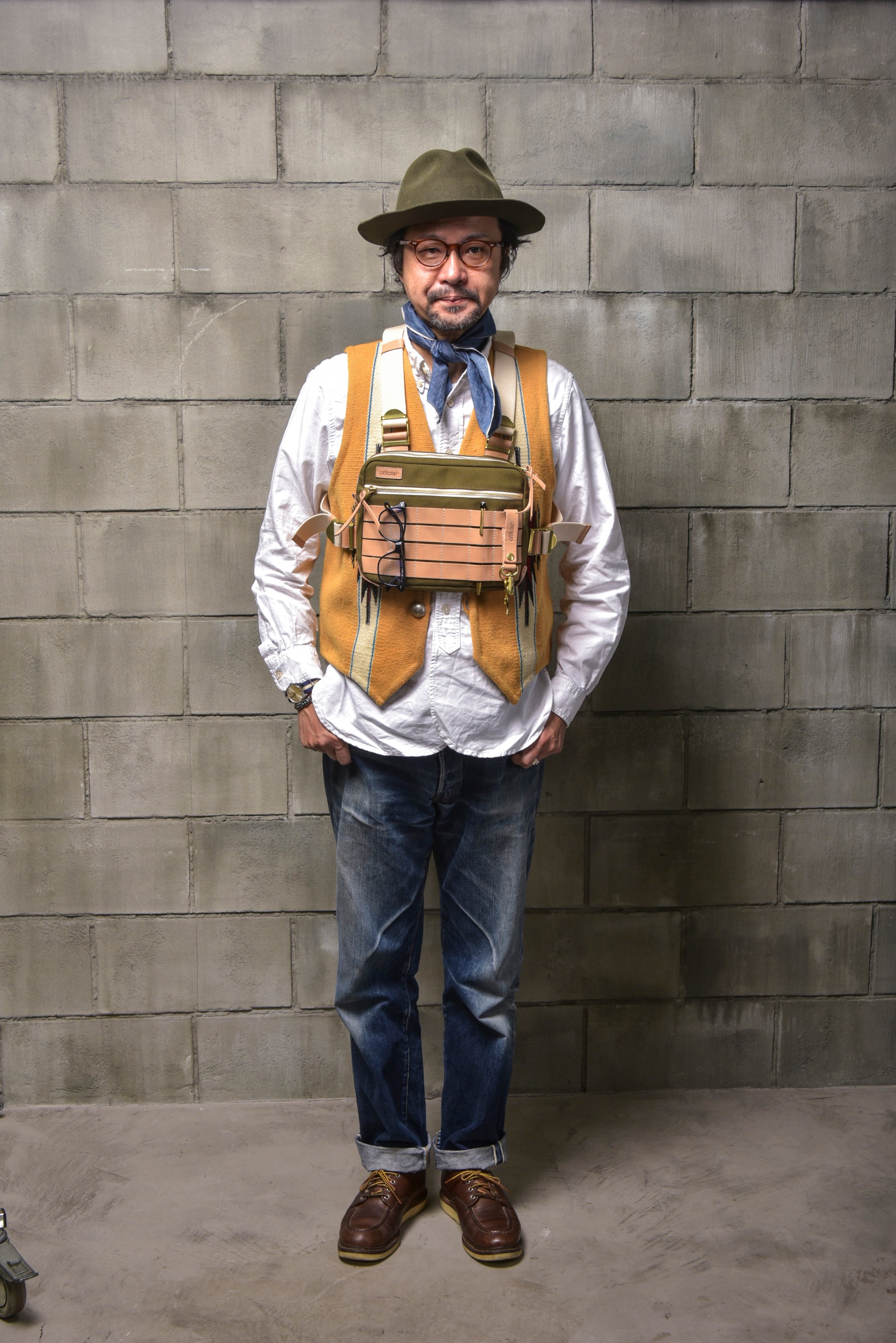 OFFICIAL x HERITAGE チェストバッグ 4点留め栃木レザー