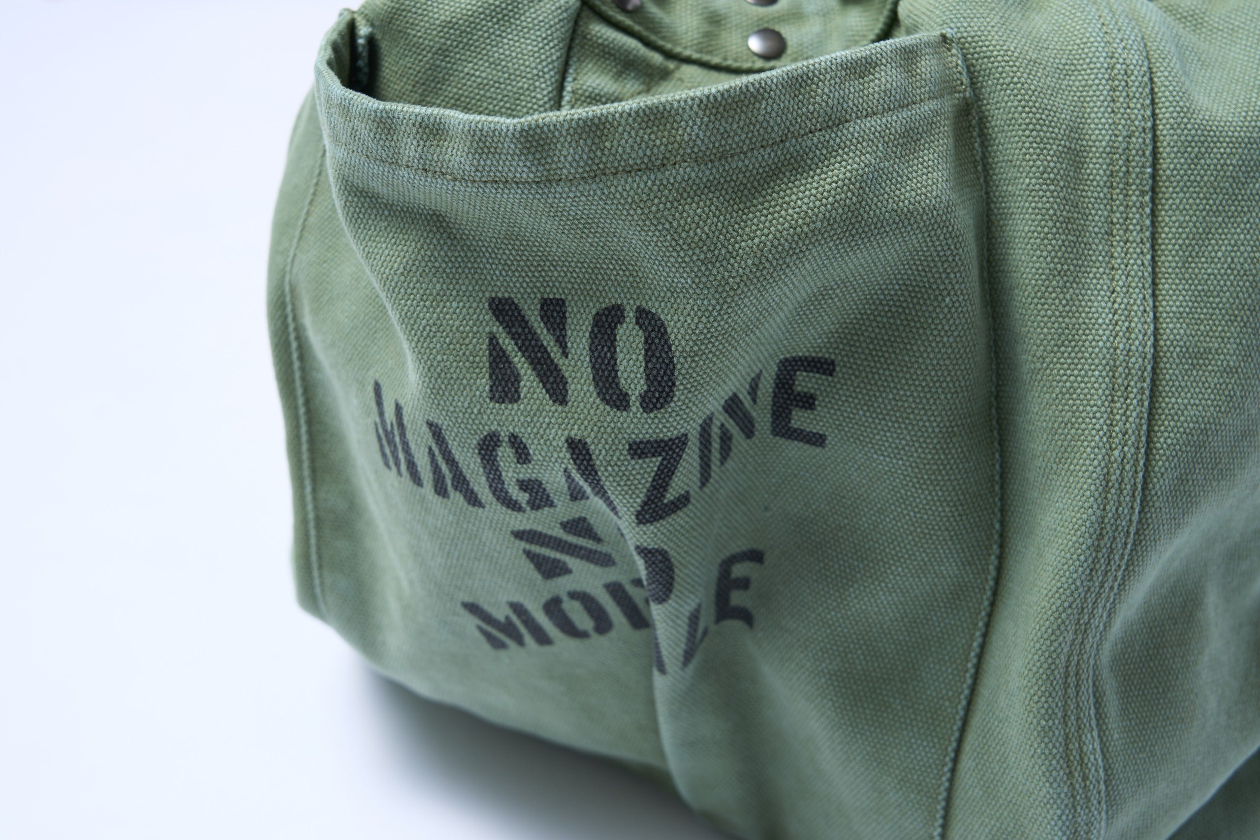 California Sportswear × Lightning ニュースペーパーバッグ(Military)