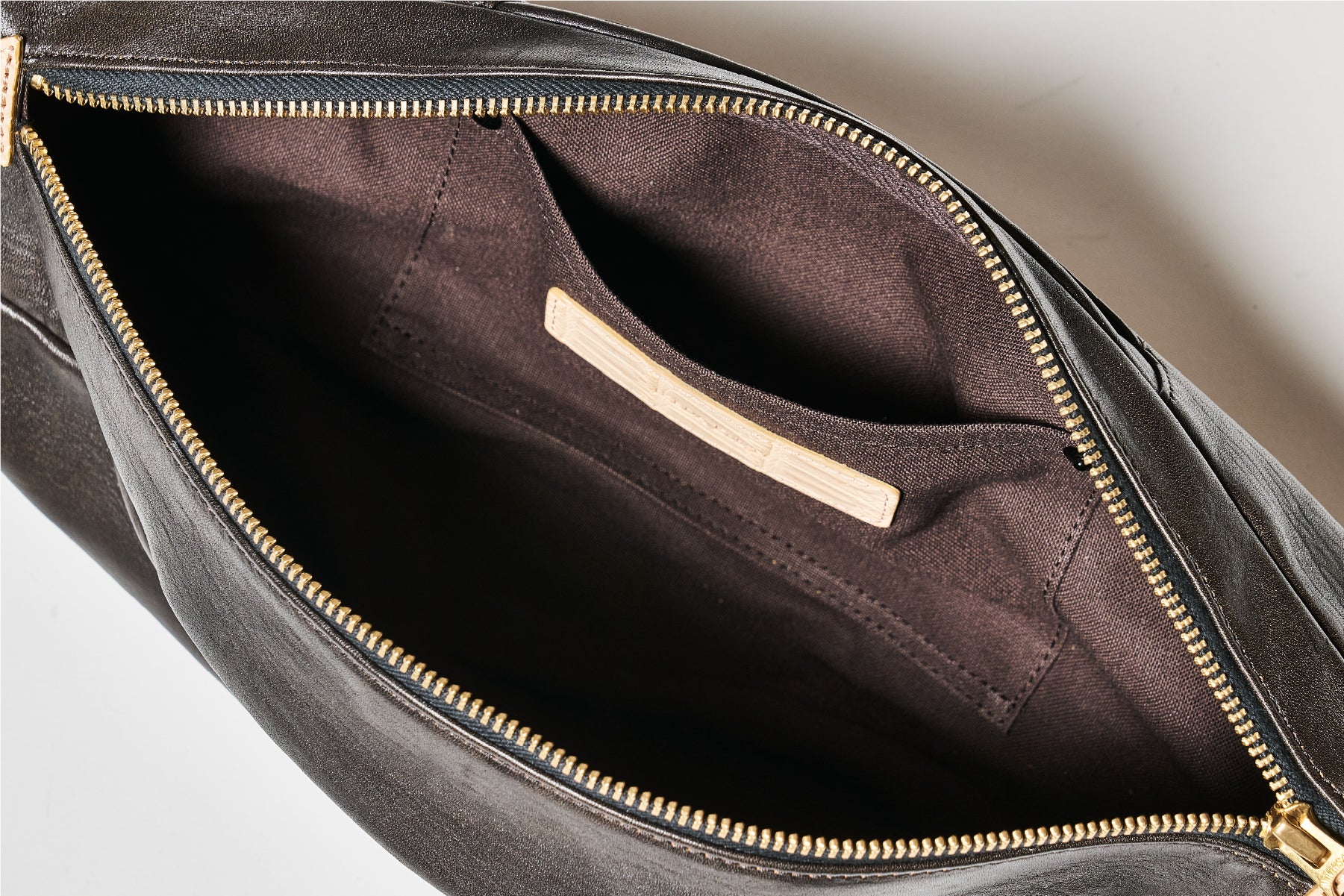 池田工芸 × Lightning 純国産「茶芯」ホースハイド バディバッグ【公式オンライン限定】【9月4日頃出荷】