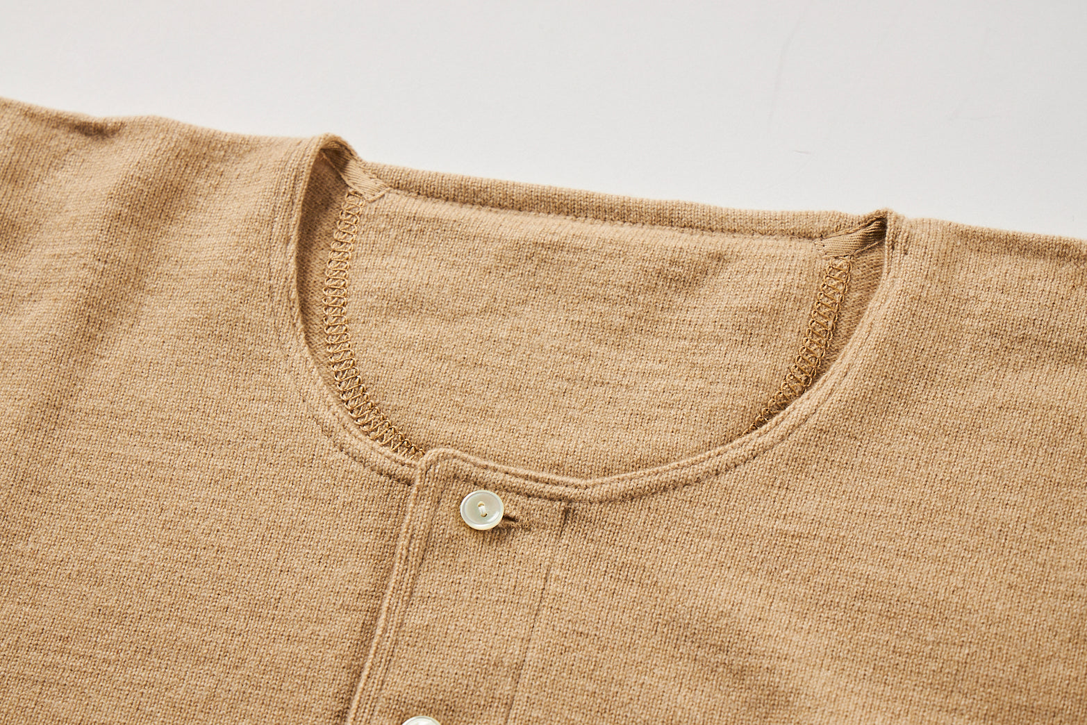 カシミヤ100%面二シャツ