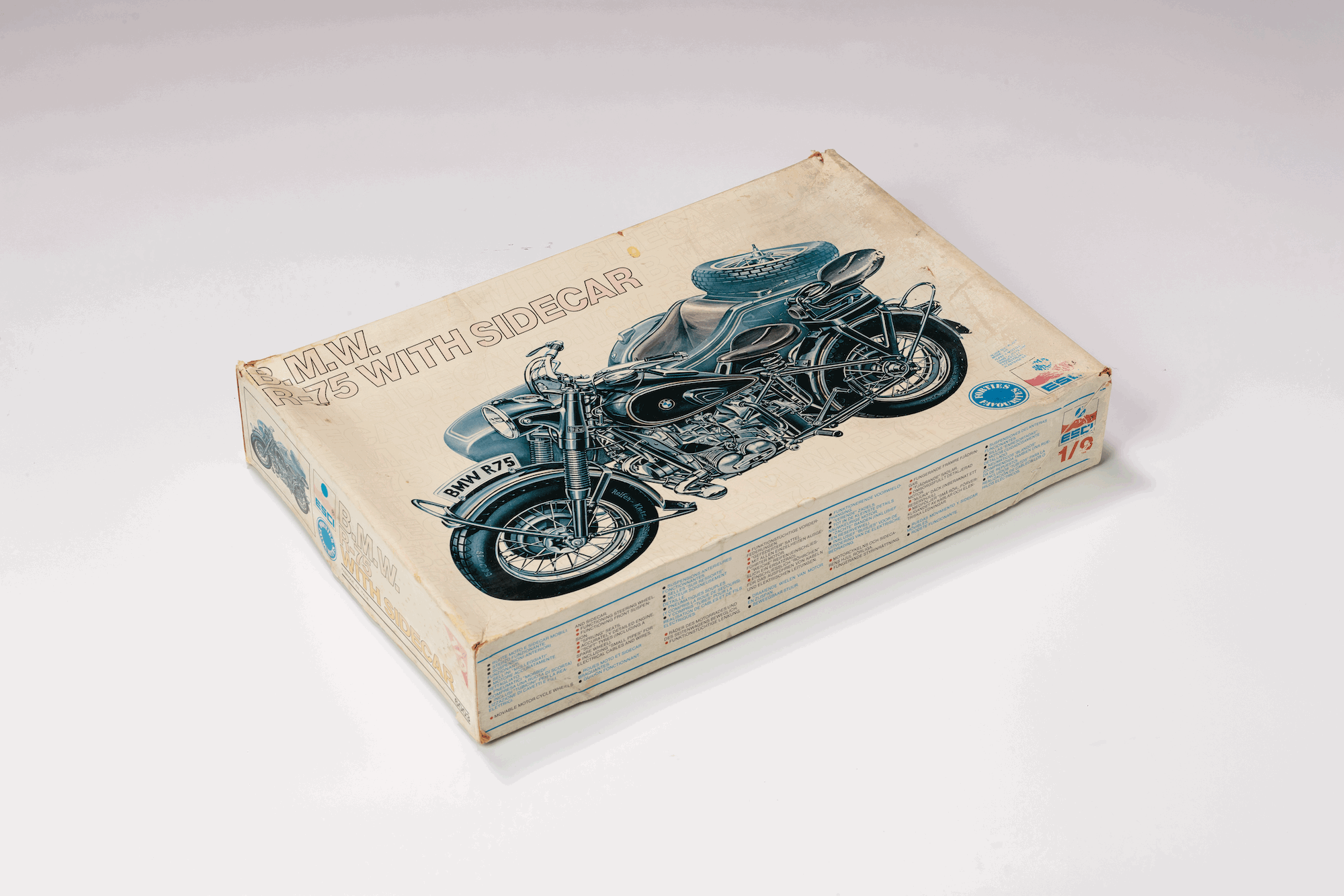 ESCI B.M.W. R-75 WITH SIDECAR