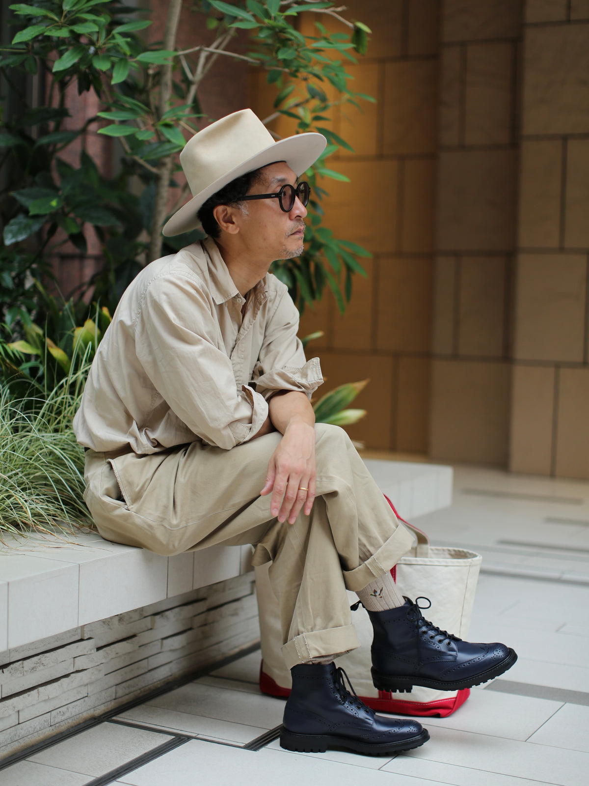 40代イケオジファッションコーデ｜【Tricker’s × 2nd】STOW NAVY CALF