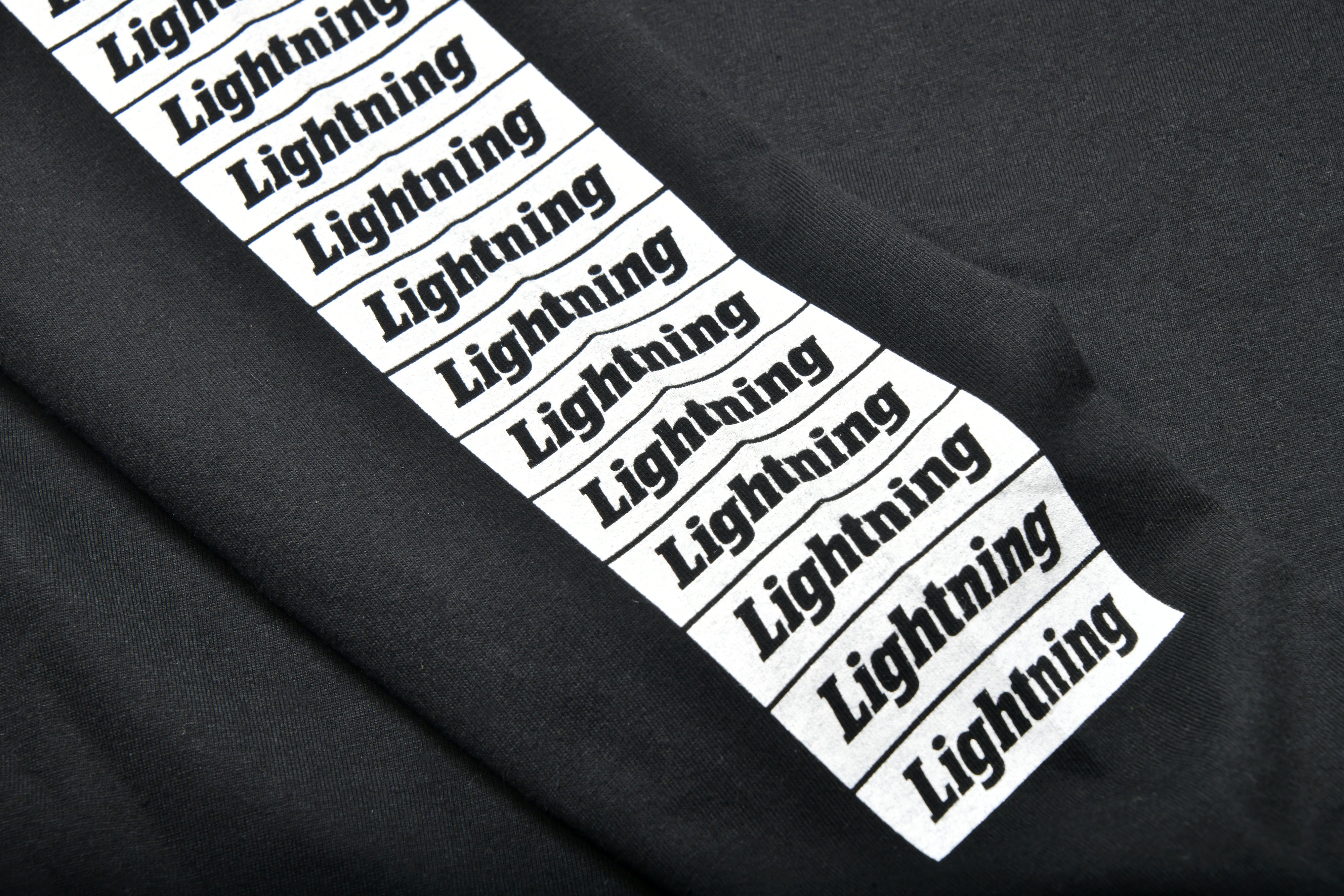 Lightningストロボロゴ 5.6 オンス ロングスリーブTシャツ