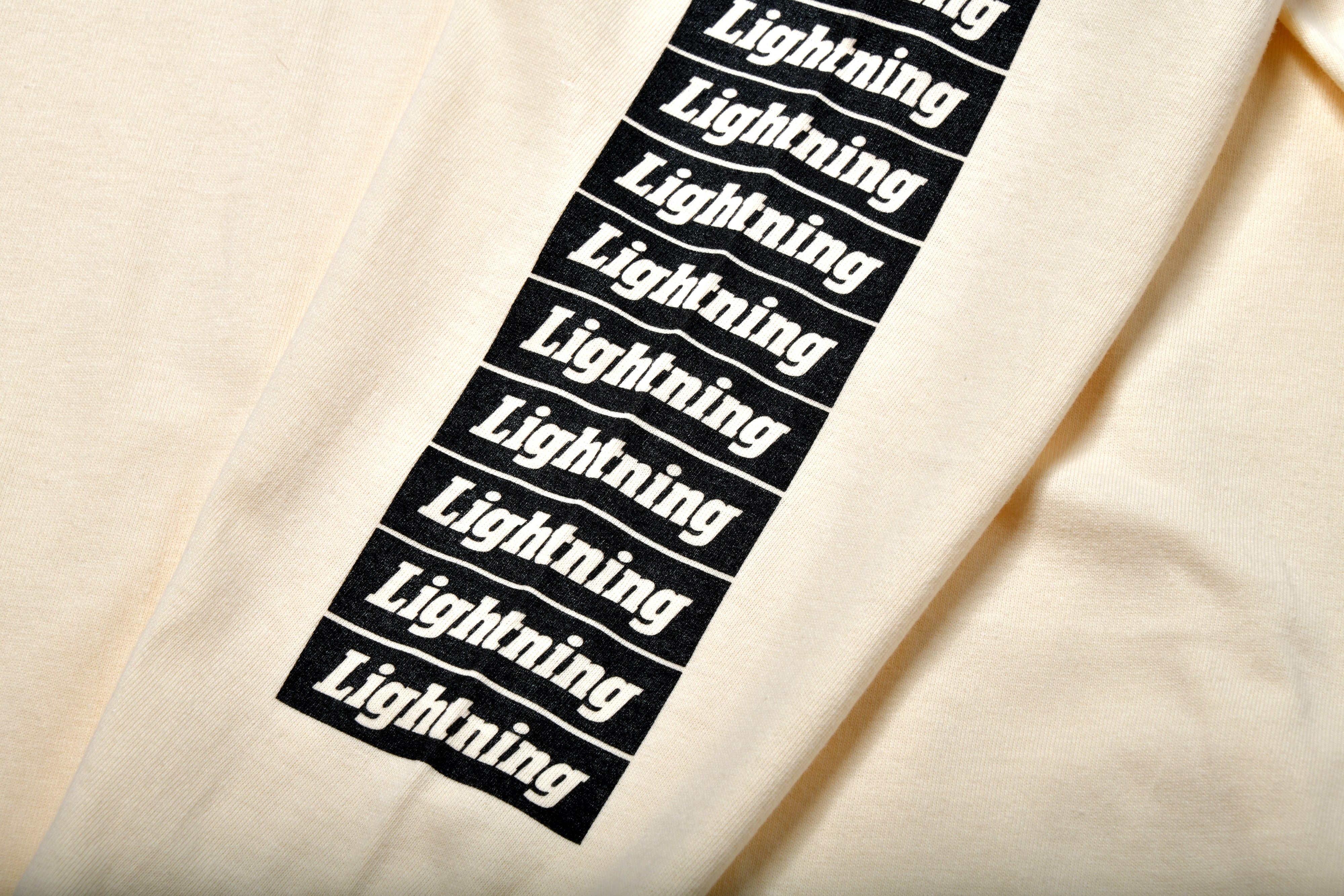 Lightningストロボロゴ 5.6 オンス ロングスリーブTシャツ