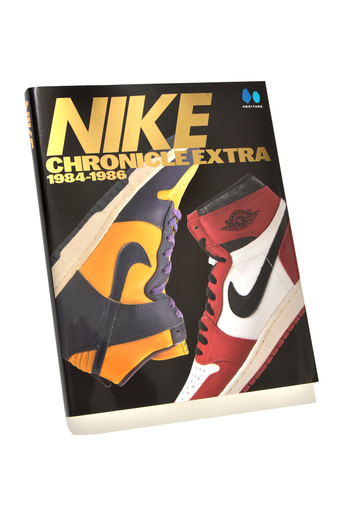 NIKE CHRONICLE 2冊セット【ポスター付き】｜メンズファッション誌「Lightning」公式オンラインストア